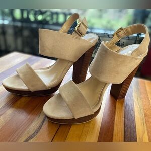 ❤️❤️Neutral Light Beige Suede Feminine Chunky Wooden High Heels by Report